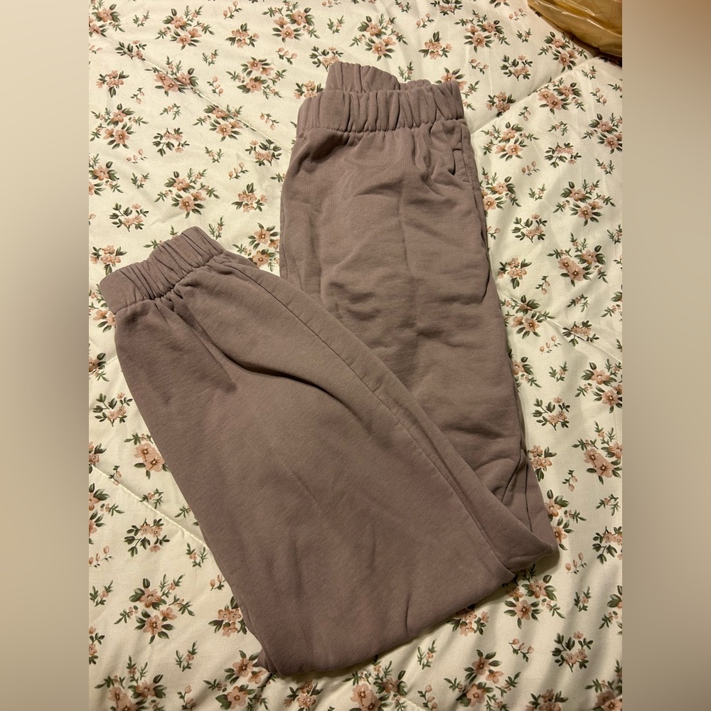 brandy melville rosa sweats